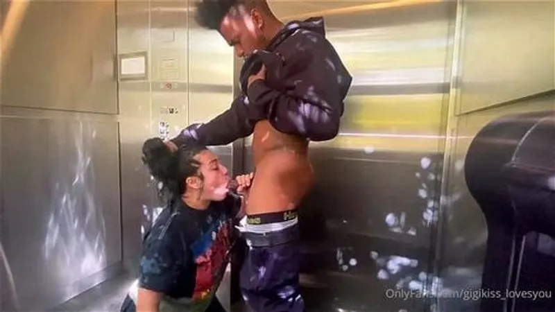 Gigi kiss thang máy đọc đầu mô tả