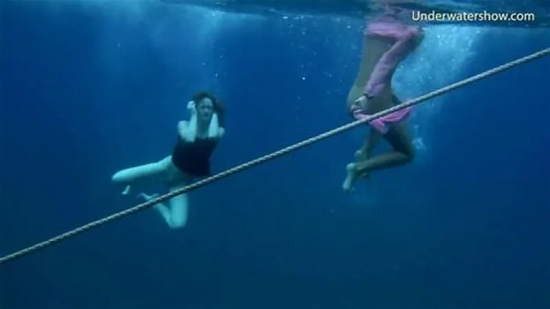 Bơi khỏa thân người nga babes
